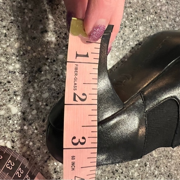 SALE 2/$20 Women's Black Leather Mules size 6.5 Liz Claiborne EUC - Picture 8 of 8